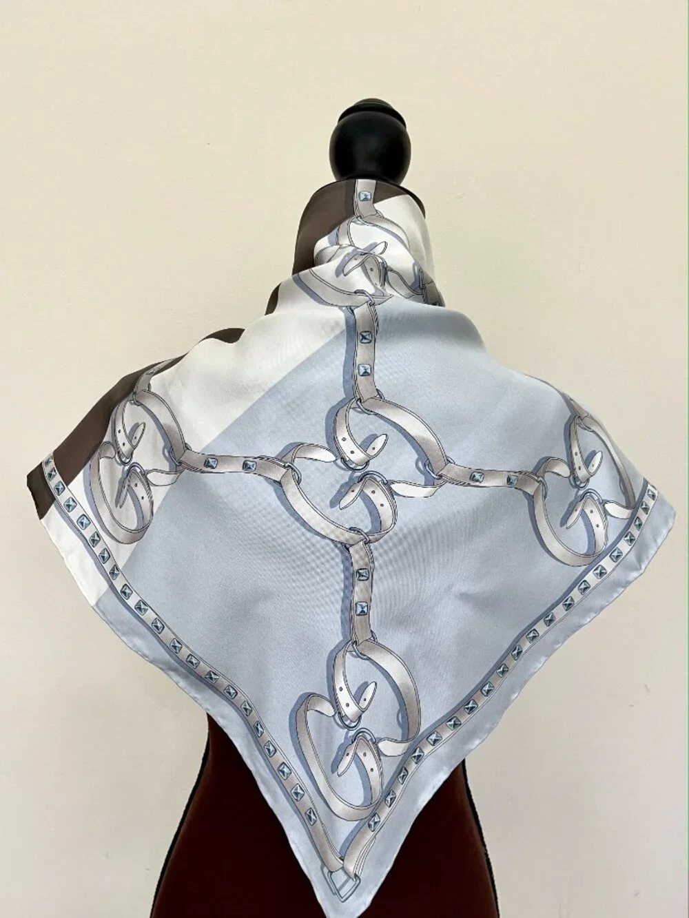 Display #2 NWT Gucci Color-Block Logo Silk Scarf